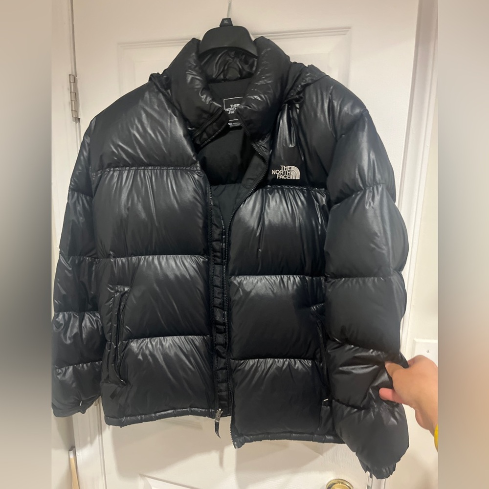 The North Face 700
Jacket shiny Black no cuts or stains